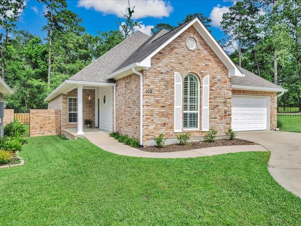 Photo of 102 Shady Springs Bend, Lufkin, TX 75901 (MLS # 72955894)