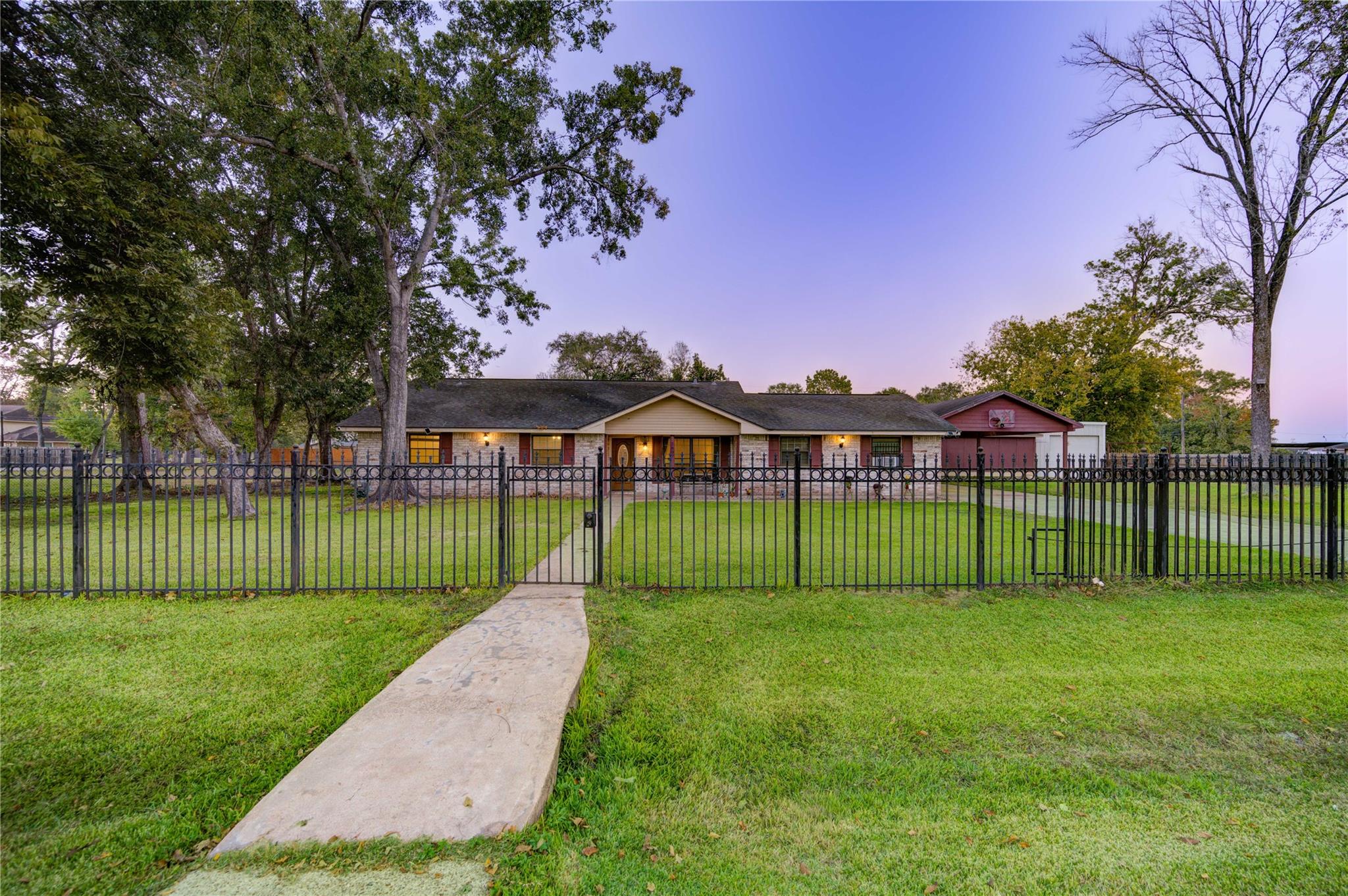 2807 Verhalen Avenue