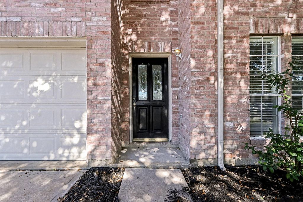 Photo of 9423 Eaglewood Spring Drive, Houston, TX 77083 (MLS # 39216864)
