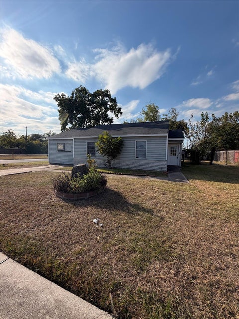 Photo of 2101 Camille Street, Pasadena, TX 77506 (MLS # 45381962)