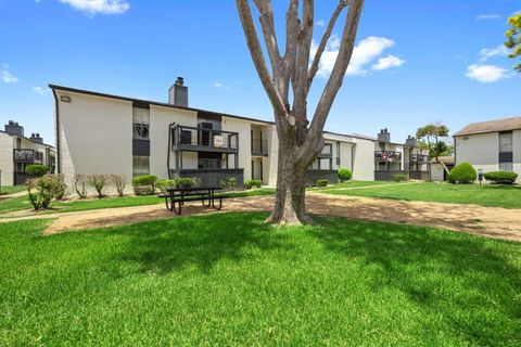 Photo of 10101 Forum Park Drive #2096, Houston, TX 77036 (MLS # 32764949)