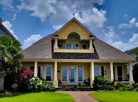 Photo of 1207 N Shore Drive, Clear Lake Shores, TX 77565 (MLS # 2323356)