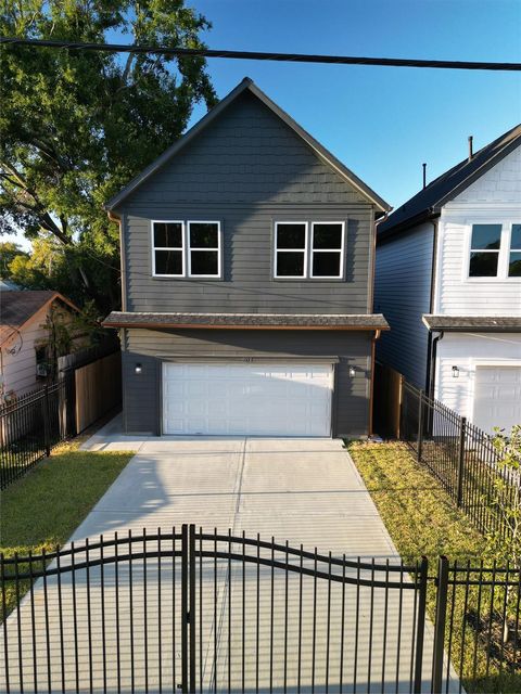 Photo of 1052 Marjorie Street, Houston, TX 77088 (MLS # 75334386)