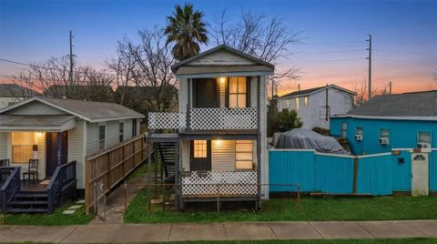Photo of 3913 Winnie Street, Galveston, TX 77550 (MLS # 18806403)