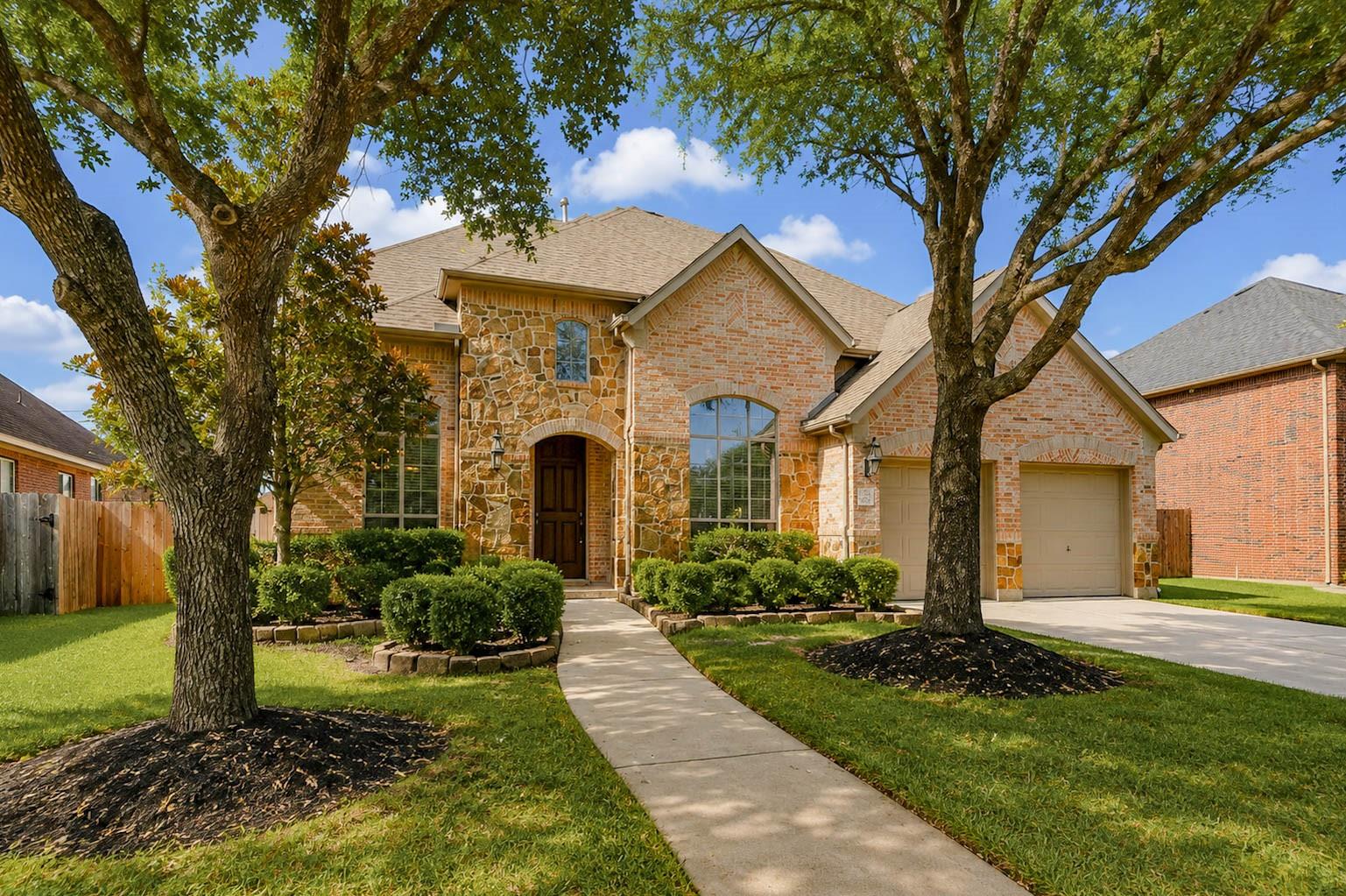 3814 Bluffstone Court