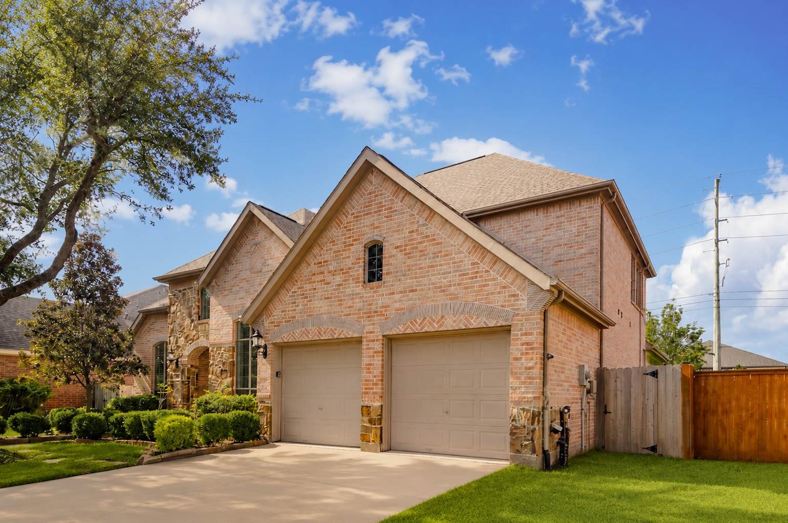 3814 Bluffstone Court