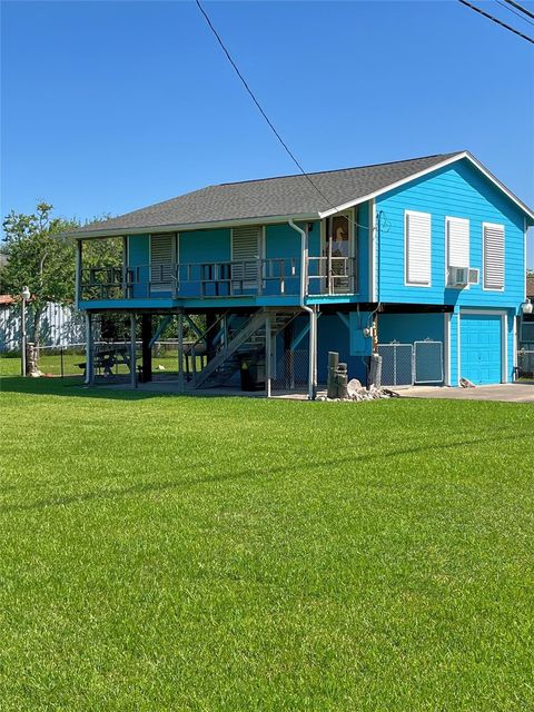 Photo of 215 12th St Street, Dickinson, TX 77539 (MLS # 54135660)