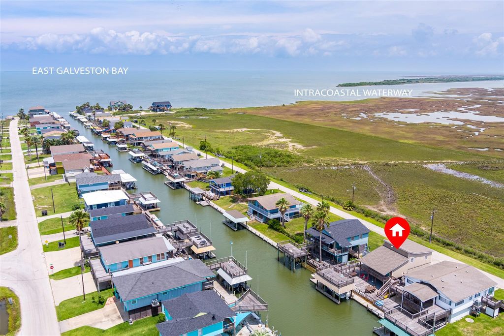 Photo of 1247 Bay Street, Crystal Beach, TX 77650 (MLS # 20850789)