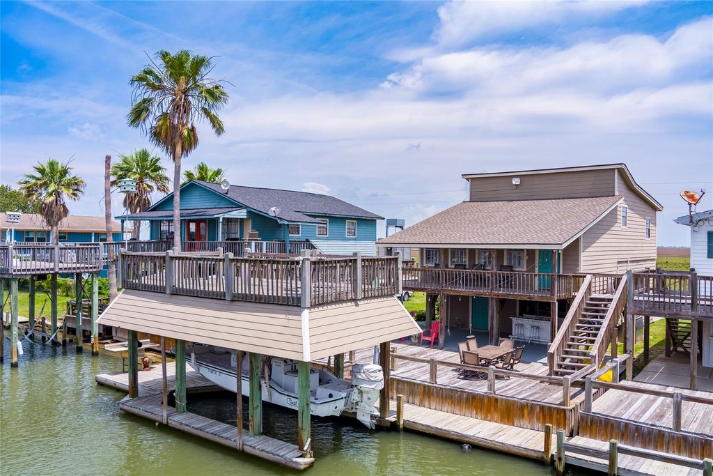 Photo of 1247 Bay Street, Crystal Beach, TX 77650 (MLS # 20850789)