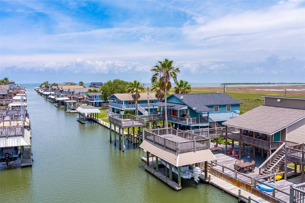 Photo of 1247 Bay Street, Crystal Beach, TX 77650 (MLS # 20850789)