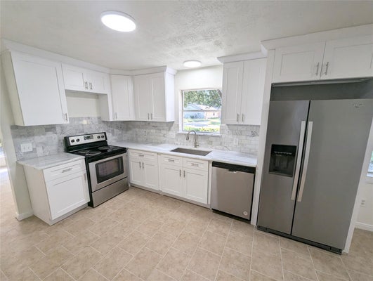 809 GLEN HOLLOW DR, CONROE, TX 77385 - Image bca515eac8b3e335fccb68b1ef9bc987/486712925