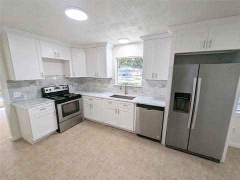 Photo of 809 Glen Hollow Drive, Conroe, TX 77385 (MLS # 51817566)