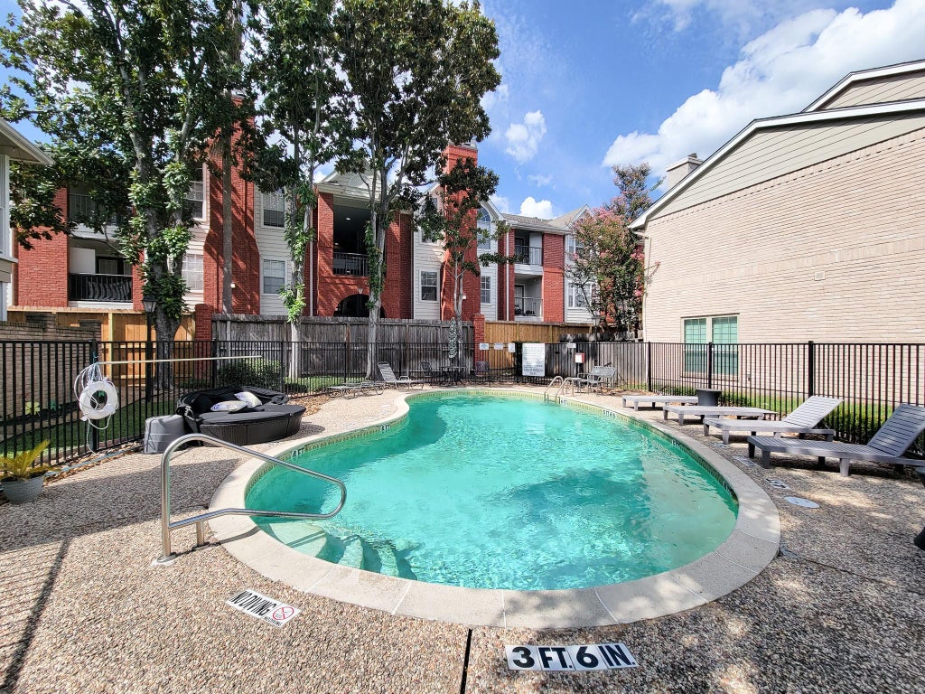 Photo of 2220 Bering Drive #12, Houston, TX 77057 (MLS # 50592104)