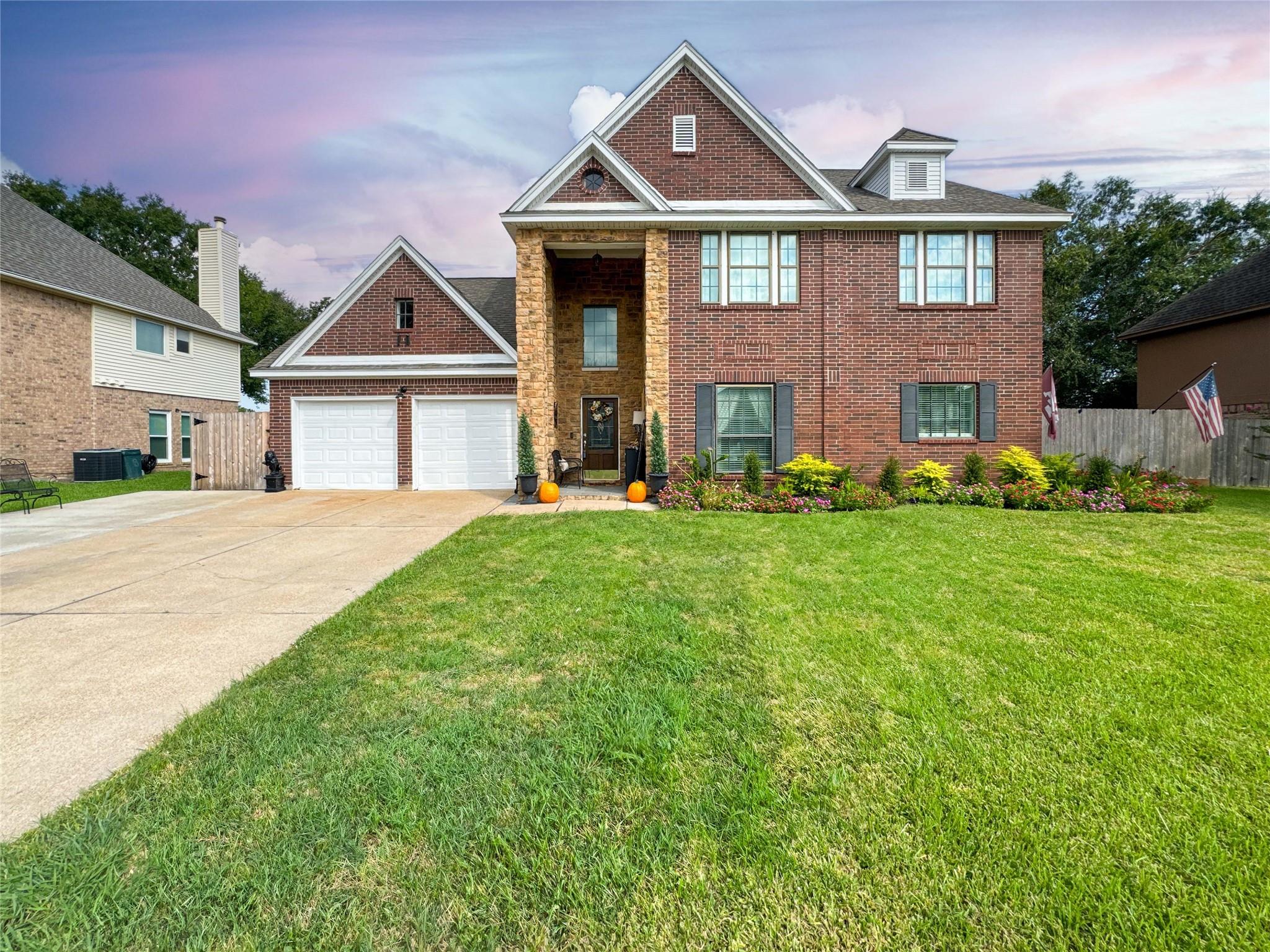 1501 W Castlewood Avenue