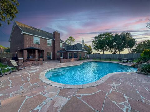 1501 W Castlewood Avenue Friendswood TX 77546