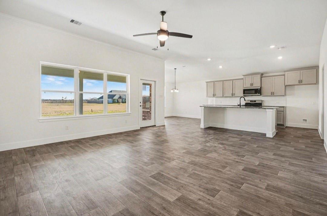 4206 Leslies Way