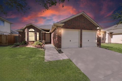 Photo of 4014 Teal Vista Court, Fresno, TX 77545 (MLS # 76772702)