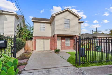 Photo of 2106 Nettleton Street, Houston, TX 77004 (MLS # 40042399)