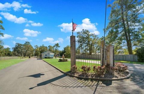 Photo of 8 Autumn Lane, Livingston, TX 77351 (MLS # 40895354)