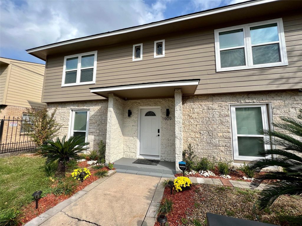 Photo of 1909 Ruth Street, Houston, TX 77004 (MLS # 93826063)