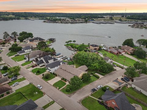 Photo of 9243 Deepwater Drive, Montgomery, TX 77356 (MLS # 56151259)