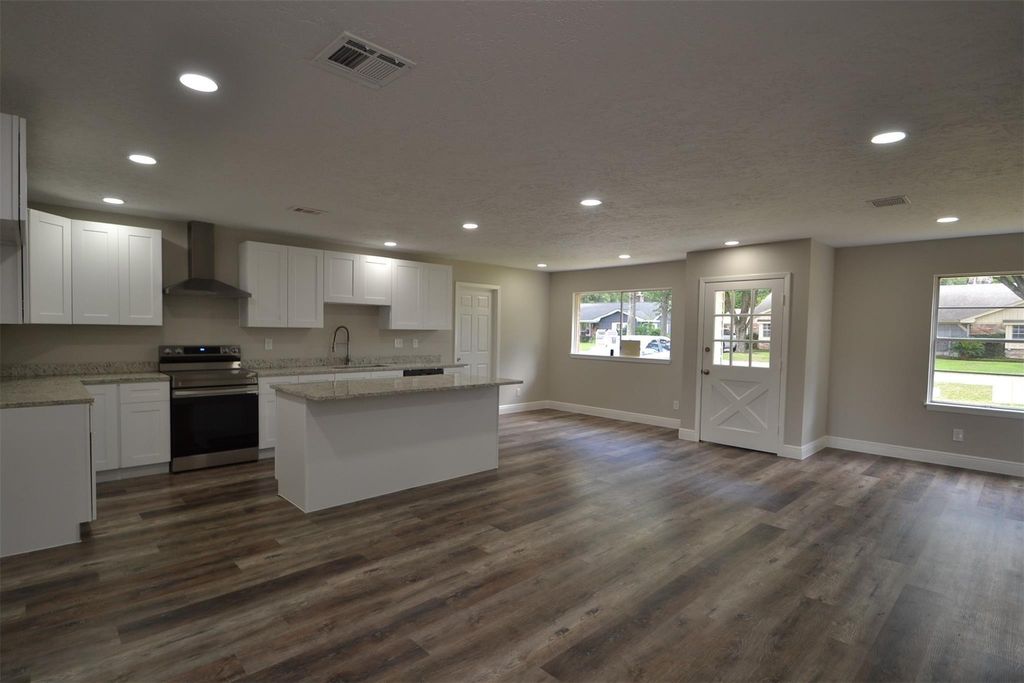 Photo of 731 James Street, Tomball, TX 77375 (MLS # 30165843)