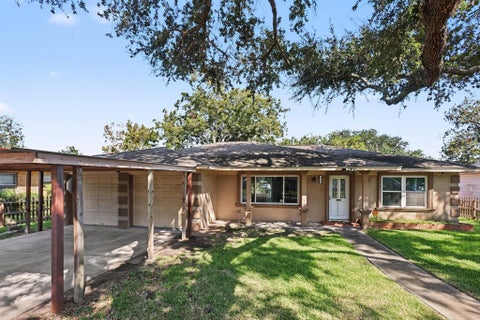 Photo of 110 William Avenue, Baytown, TX 77520 (MLS # 6829540)