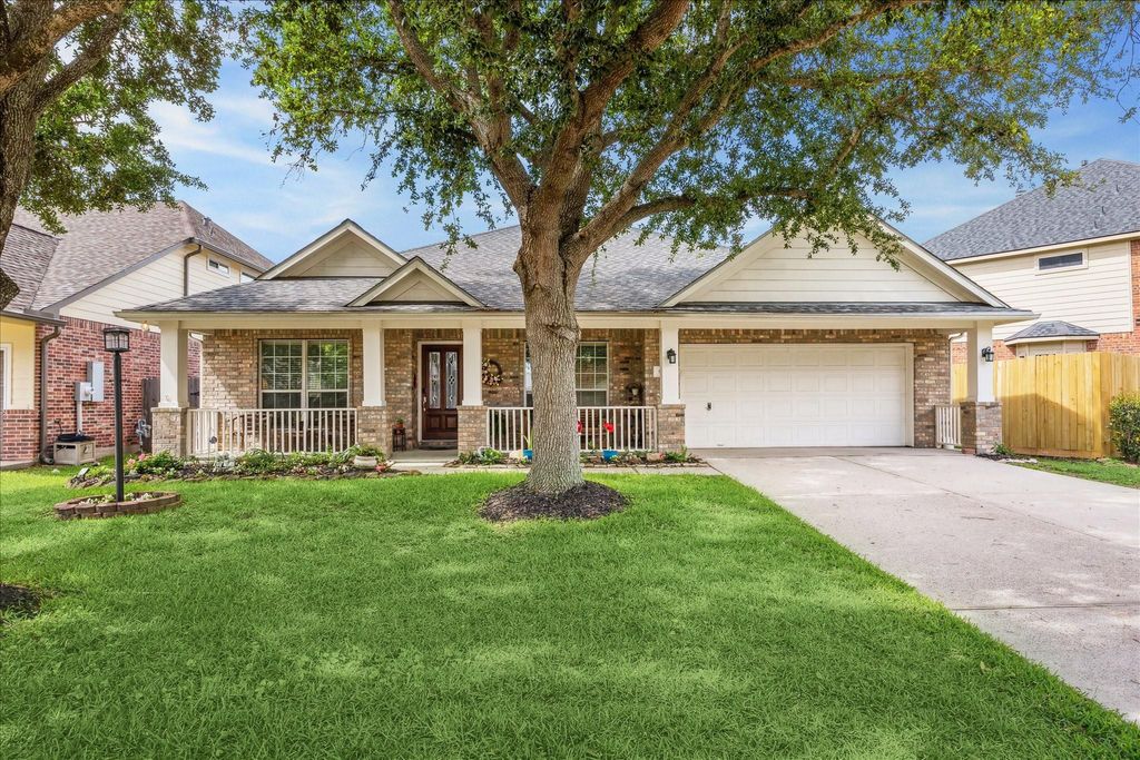 Photo of 918 Boxelder Pointe, League City, TX 77573 (MLS # 62300483)