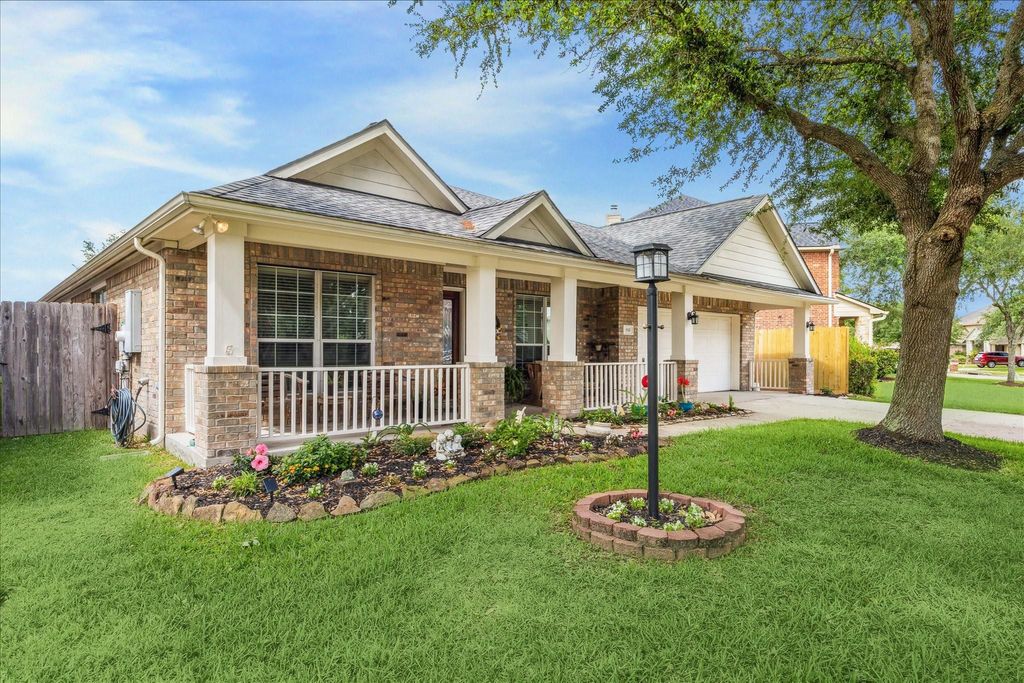 Photo of 918 Boxelder Pointe, League City, TX 77573 (MLS # 62300483)