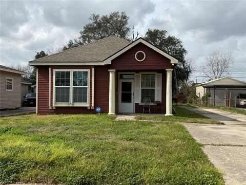 Homes For Sale - 3513 Thomas Boulevard<br/> Port Arthur, TX 77642