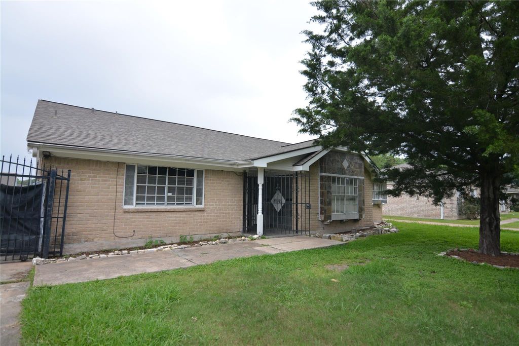 Photo of 11522 High Star Drive, Houston, TX 77072 (MLS # 95081849)