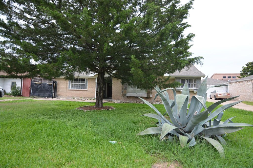 Photo of 11522 High Star Drive, Houston, TX 77072 (MLS # 95081849)