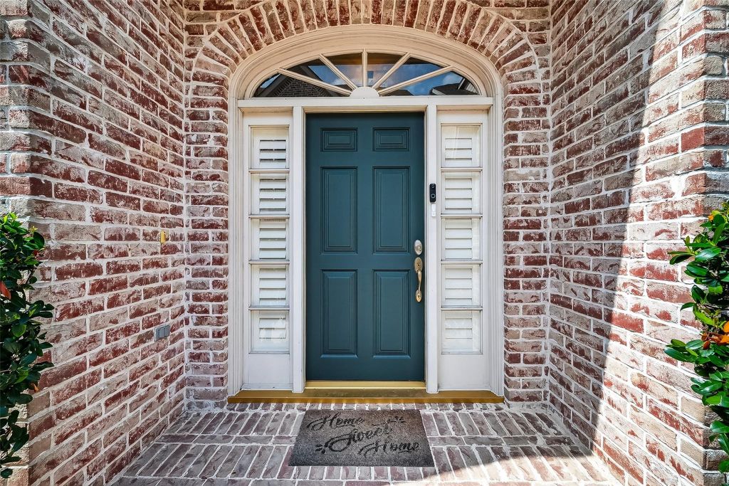 Photo of 5835 Val Verde Street, Houston, TX 77057 (MLS # 22747076)