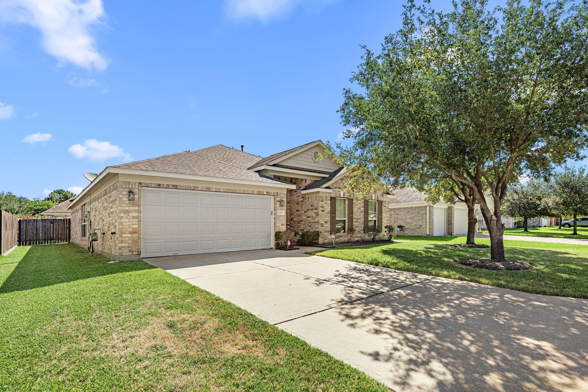 15302 Vincennes Oak Street