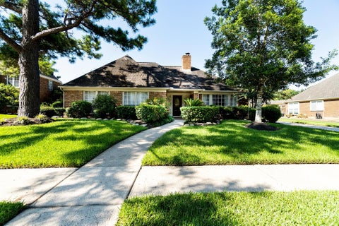 Photo of 15406 Greenleaf Lane, Houston, TX 77062 (MLS # 37881198)