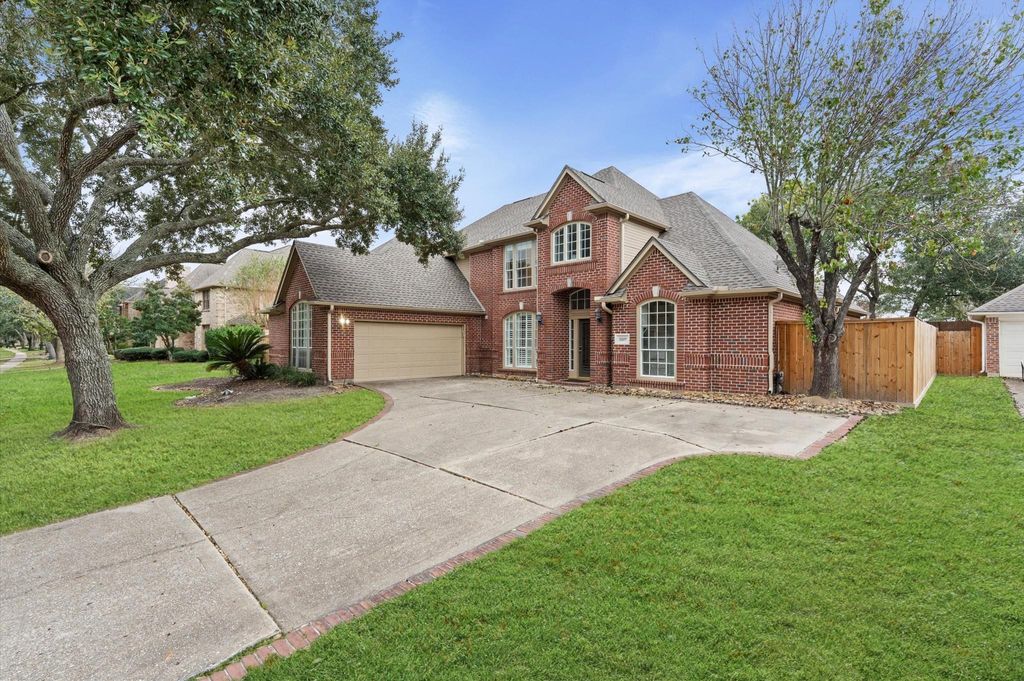 Photo of 3207 Scenic Elm Street, Houston, TX 77059 (MLS # 72179811)
