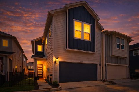 Photo of 1193 W Tidwell Road, Houston, TX 77091 (MLS # 5853813)
