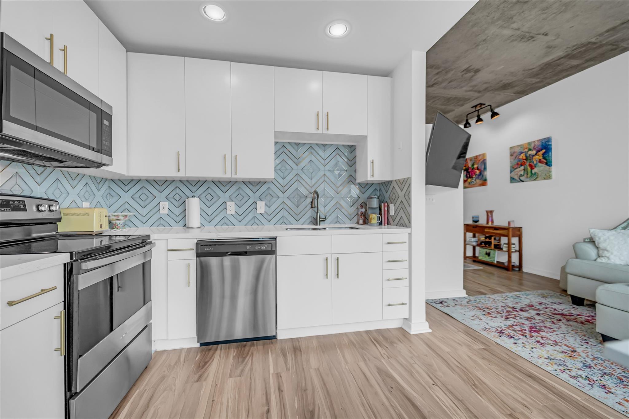 5925 Almeda Road 12406