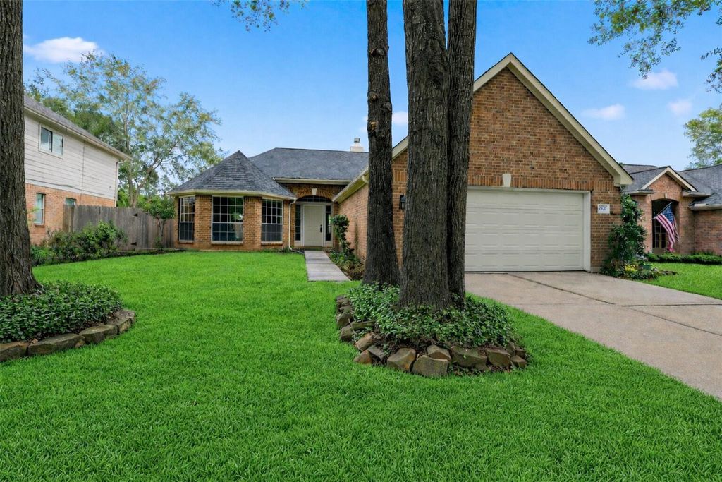 Photo of 1811 Ridgeway Trail Trl, Kingwood, TX 77339 (MLS # 38083772)