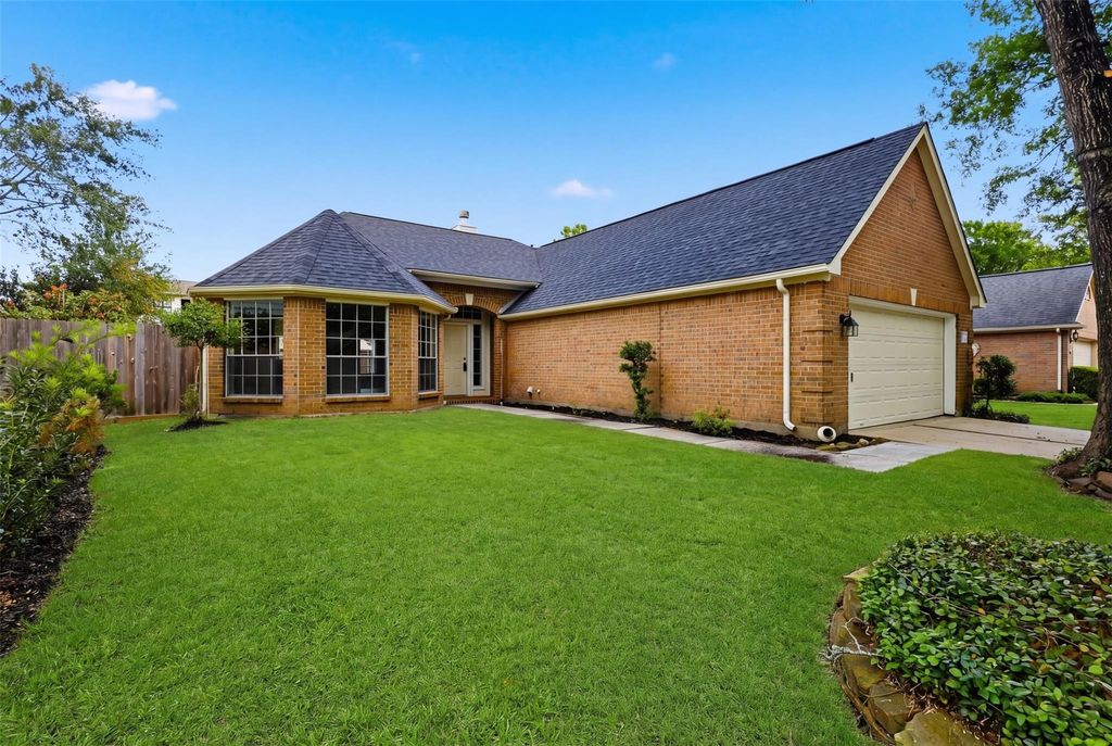 Photo of 1811 Ridgeway Trail Trl, Kingwood, TX 77339 (MLS # 38083772)