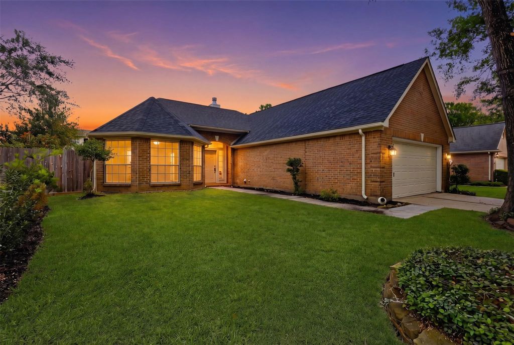 Photo of 1811 Ridgeway Trail Trl, Kingwood, TX 77339 (MLS # 38083772)