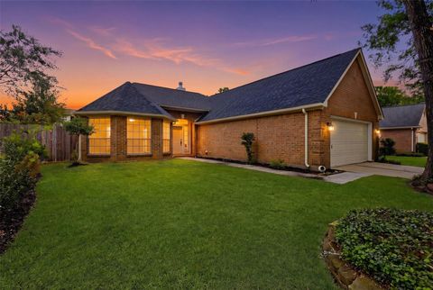 Photo of 1811 Ridgeway Trail Trl, Kingwood, TX 77339 (MLS # 38083772)