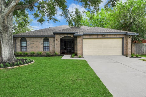 Photo of 1703 San Jose Block ST, Friendswood, TX 77546 (MLS # 72531681)