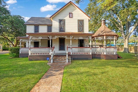 Photo of 816 W Adoue Street, Alvin, TX 77511 (MLS # 11897084)