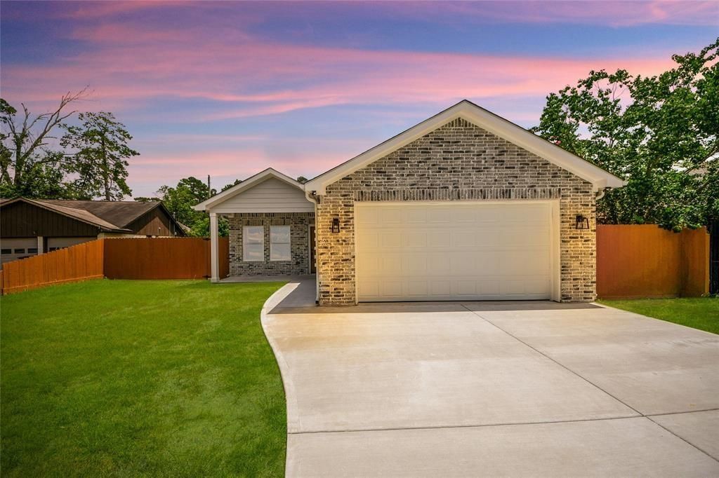 Photo of 226 N Glencairn Court, Houston, TX 77336 (MLS # 94631497)