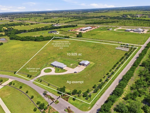 Photo of 5330 Indian Trail Lane, Brenham, TX 77833 (MLS # 52328930)