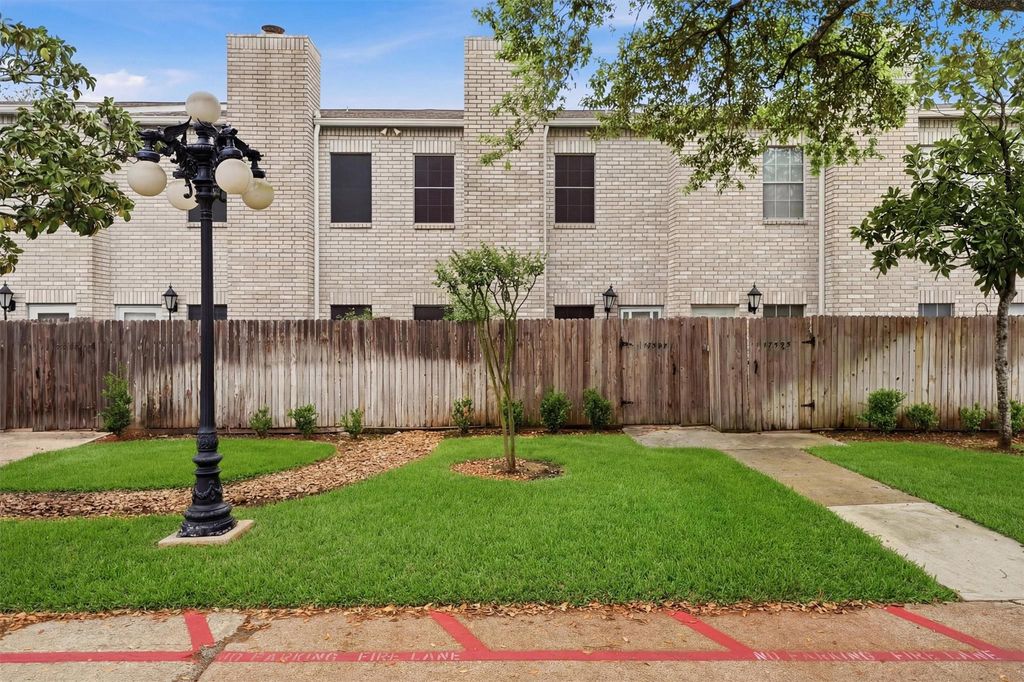 Photo of 17597 Red Oak Drive #7597, Houston, TX 77090 (MLS # 18119249)