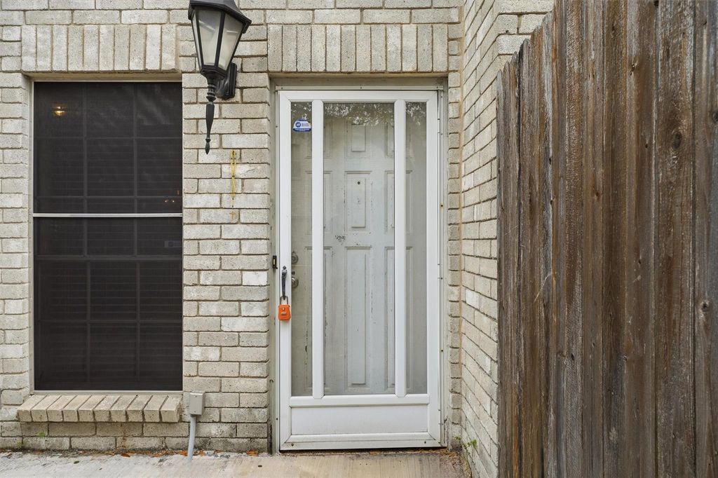 Photo of 17597 Red Oak Drive #7597, Houston, TX 77090 (MLS # 18119249)