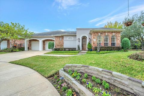 Photo of 15502 Greens Cove Way, Houston, TX 77059 (MLS # 20155324)