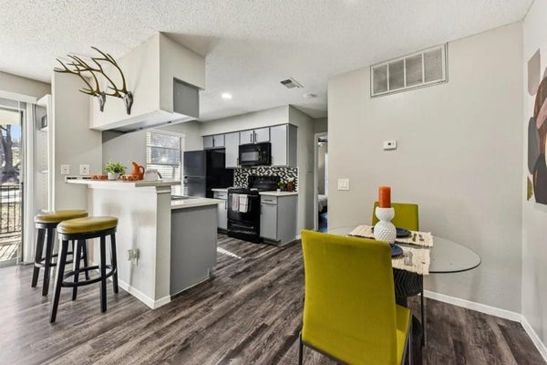 2501 WICKERSHAM LN APT 1224, AUSTIN, TX 78741 - Image bd212401a0fbbcecb40a37730adabb8a/3612501365